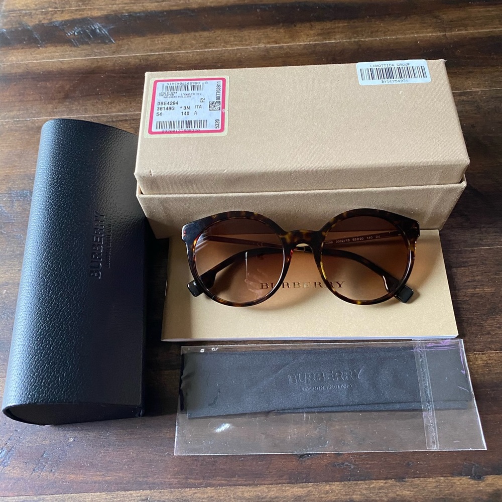 NWOT Burberry Sunglasses